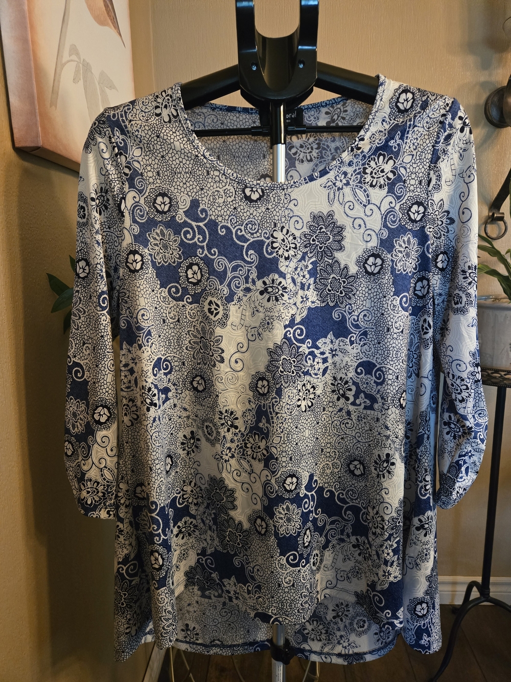 Red Coral Women’s Blue and White Floral Scoop Neck Top